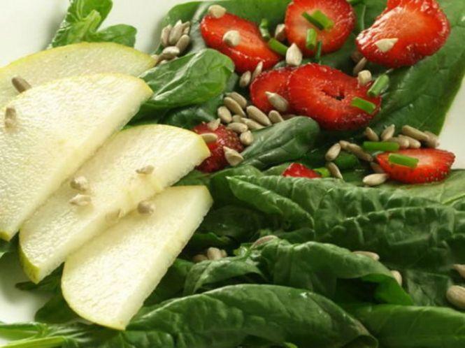 Рецепти салатів з полуницею, які здивують вас незвичним поєднанням інгредієнтів (ФОТО), фото №2 на сайті 20minut.ua