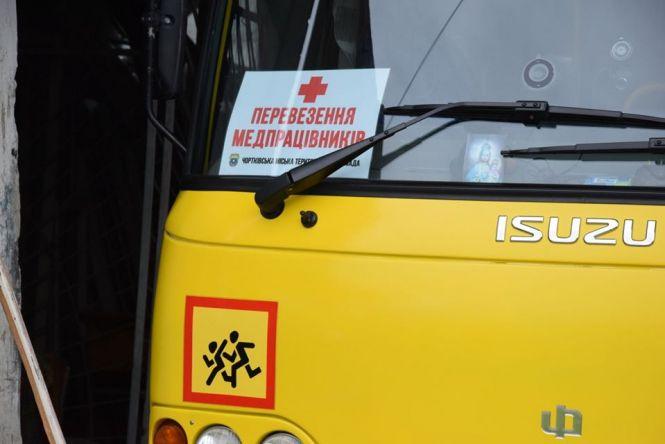 Новини Тернополя - фото з "Спочатку було дуже страшно": як водій шкільного автобуса один з громади відважився возити медиків "Спочатку було дуже страшно": як водій шкільного автобуса один з громади відважився возити медиків, фото №1 на сайті 20minut.ua