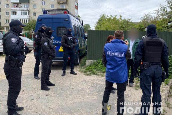 Вінничанин знімав порно зі своєю дитиною. Викрили чотирьох педофілів