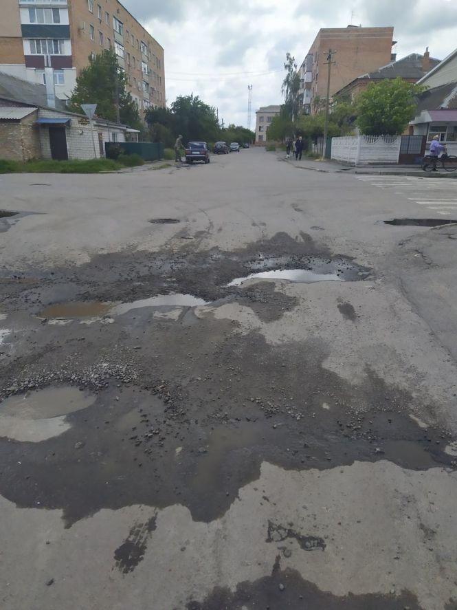 Новини Козятина - фото з Фото дня: ремонт камінцями вулиці Підгорбунського