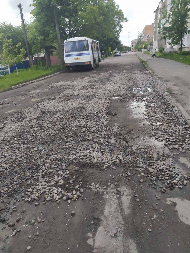 Новини Козятина - фото з Фото дня: ремонт камінцями вулиці Підгорбунського