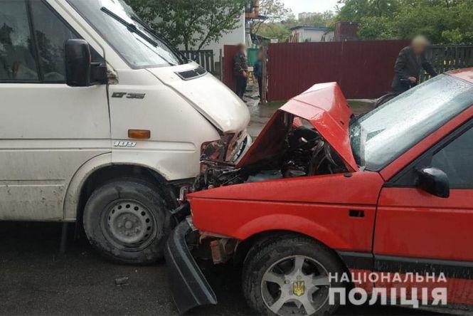 Новини Хмельницького - фото з Вилетів на зустрічку. Двоє людей постраждали у ДТП на Хмельниччині (ФОТО) Вилетів на зустрічку. Двоє людей постраждали у ДТП на Хмельниччині (ФОТО), фото №2 на сайті vsim.ua