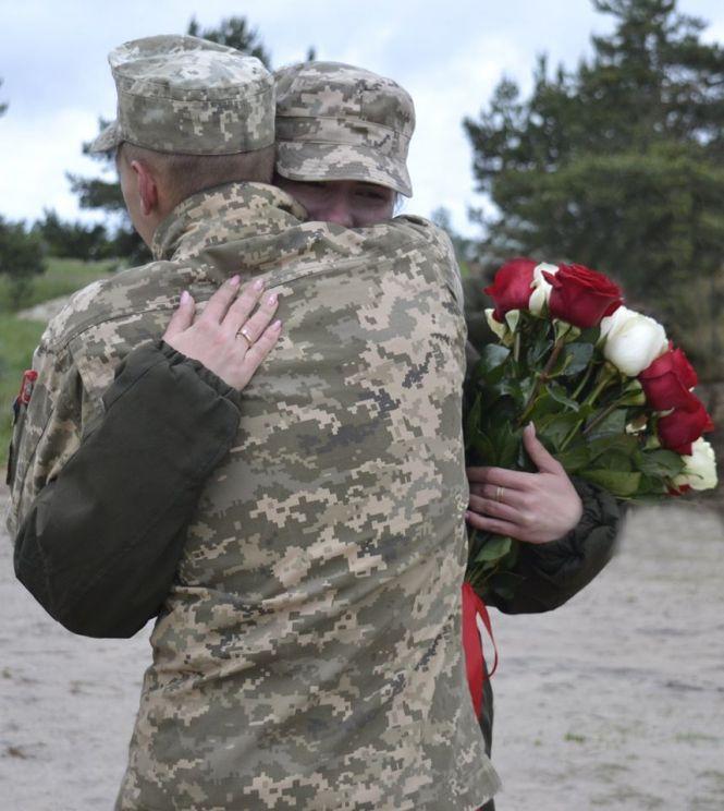 "Ти - мій світ, моя удача і душа": зворушливе освідчення на полігоні. Кохана сказала: "Так!", фото №4 на сайті 20minut.ua