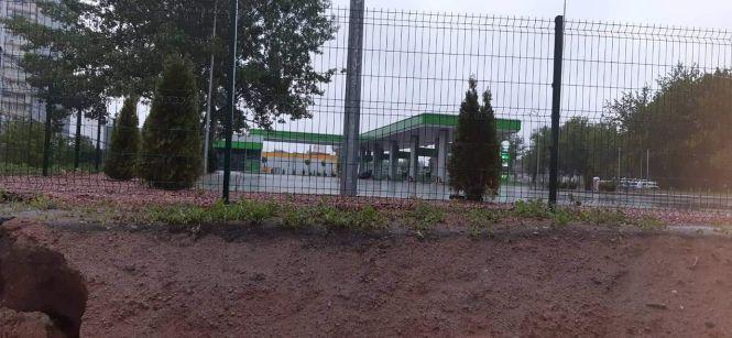 Незаконно збудована АЗС UPG на проспекті Незалежності, 29 знову затопила прилеглі будівлі, фото №1 на сайті 20minut.ua