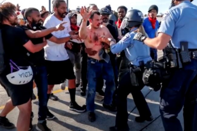 Новини Вінниці - фото з У США не вінничанин направив вантажівку в натовп протестуючих. ОНОВЛЕНО У США не вінничанин направив вантажівку в натовп протестуючих. ОНОВЛЕНО, фото №2 на сайті 20minut.ua