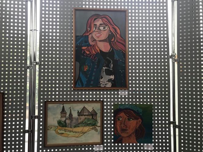 Попри різні обставини, вона продовжує малювати: історія юної і талановитої Насті, фото №3 на сайті vsim.ua