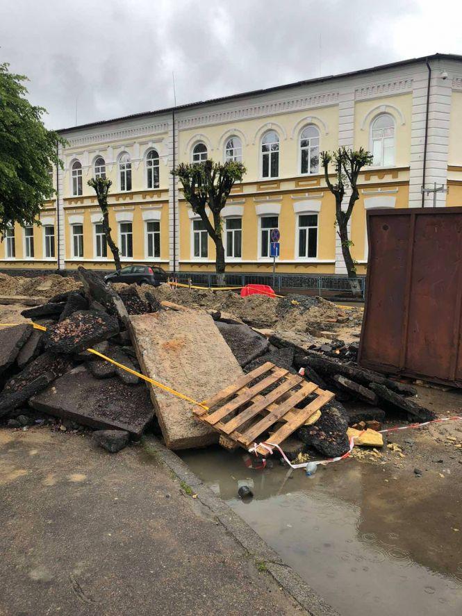 Новини Житомира - фото з Біля кінотеатру «Жовтень» відбувається заміна теплотраси Біля кінотеатру «Жовтень» відбувається заміна теплотраси, фото №1 на сайті 20minut.ua