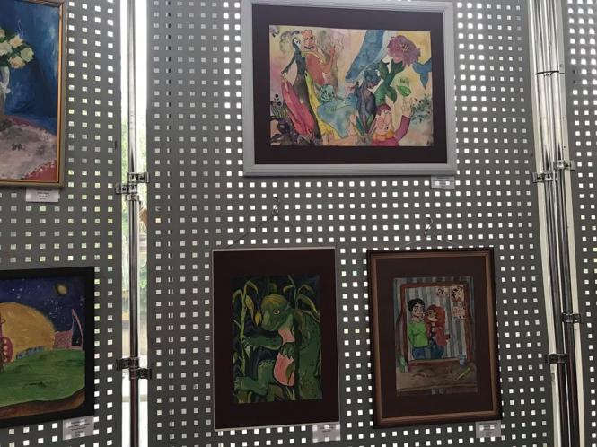 Попри різні обставини, вона продовжує малювати: історія юної і талановитої Насті, фото №2 на сайті vsim.ua