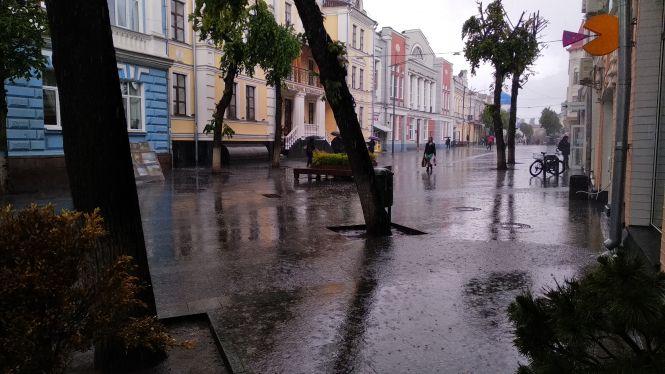 Дощ на Михайлівській. ФОТО, фото №1 на сайті 20minut.ua