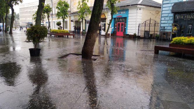 Дощ на Михайлівській. ФОТО, фото №2 на сайті 20minut.ua