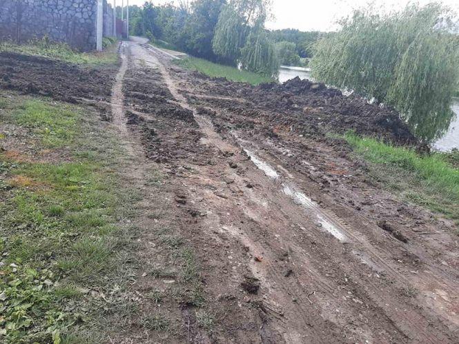 Новини Вінниці - фото з Вінничанка на Вишеньці зробила з вулиці болото Вінничанка на Вишеньці зробила з вулиці болото, фото №1 на сайті 20minut.ua