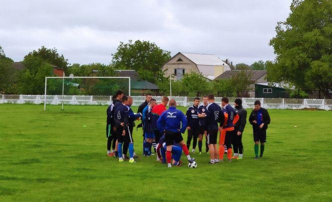 Новини Козятина - фото з Гравці “Колоса” та “Локомотива” так скучили за футболом, що зіграли три тайми Гравці “Колоса” та “Локомотива” так скучили за футболом, що зіграли три тайми, фото №1 на сайті 20minut.ua