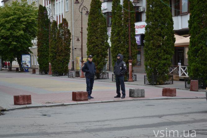 Новини Хмельницького - фото з Хмельницький готується до приїзду Зеленського: що відбувається у центрі міста (ФОТО) Хмельницький готується до приїзду Зеленського: що відбувається у центрі міста (ФОТО), фото №2 на сайті vsim.ua