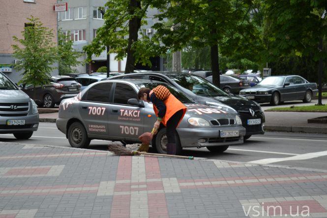 Новини Хмельницького - фото з Хмельницький готується до приїзду Зеленського: що відбувається у центрі міста (ФОТО) Хмельницький готується до приїзду Зеленського: що відбувається у центрі міста (ФОТО), фото №8 на сайті vsim.ua