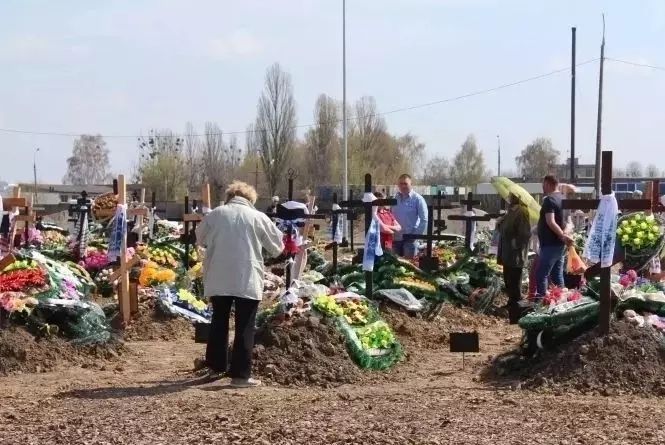 Новини Вінниці - фото з Важливе за вчора. Найцікавіші новини 2 червня, які ви могли пропустити Поминальні дні у Вінниці: усім бути в масках та не їсти на кладовищах