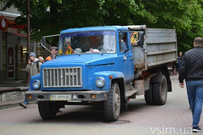 Новини Хмельницького - фото з Хмельницький готується до приїзду Зеленського: що відбувається у центрі міста (ФОТО) Хмельницький готується до приїзду Зеленського: що відбувається у центрі міста (ФОТО), фото №5 на сайті vsim.ua