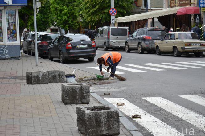 Новини Хмельницького - фото з Хмельницький готується до приїзду Зеленського: що відбувається у центрі міста (ФОТО) Хмельницький готується до приїзду Зеленського: що відбувається у центрі міста (ФОТО), фото №4 на сайті vsim.ua