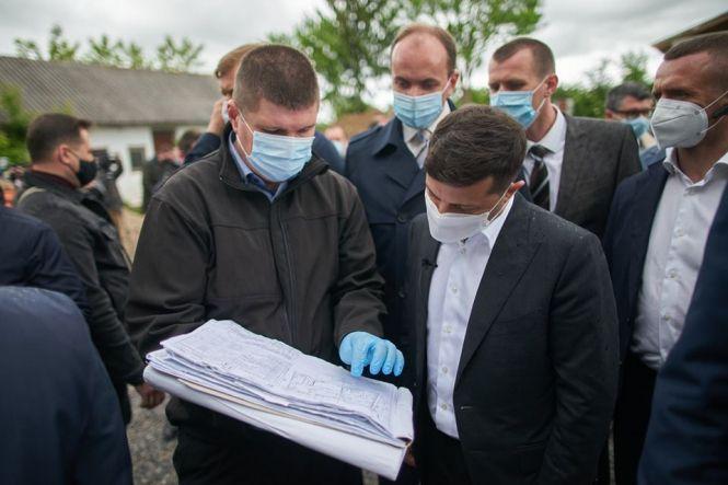 Новини Хмельницького - фото з Зеленський перевірив хід "великого будівництва" у Давидківцях (ФОТО) Зеленський перевірив хід "великого будівництва" у Давидківцях (ФОТО), фото №1 на сайті vsim.ua