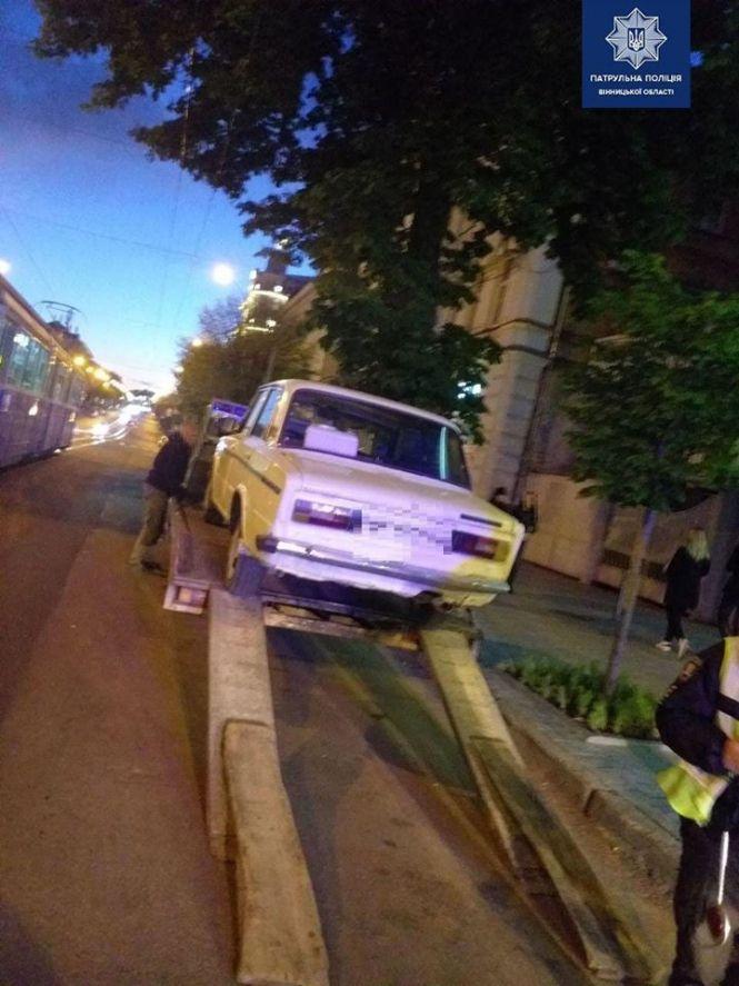 Новини Вінниці - фото з На Соборній зупинили «Жигуль». Молодий водій був «під кайфом» та без прав На Соборній зупинили «Жигуль». Молодий водій був «під кайфом» та без прав, фото №1 на сайті 20minut.ua