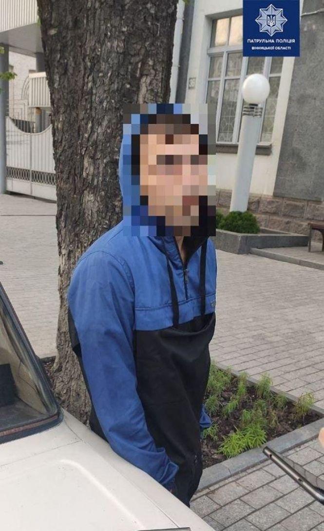 Новини Вінниці - фото з На Соборній зупинили «Жигуль». Молодий водій був «під кайфом» та без прав На Соборній зупинили «Жигуль». Молодий водій був «під кайфом» та без прав, фото №2 на сайті 20minut.ua