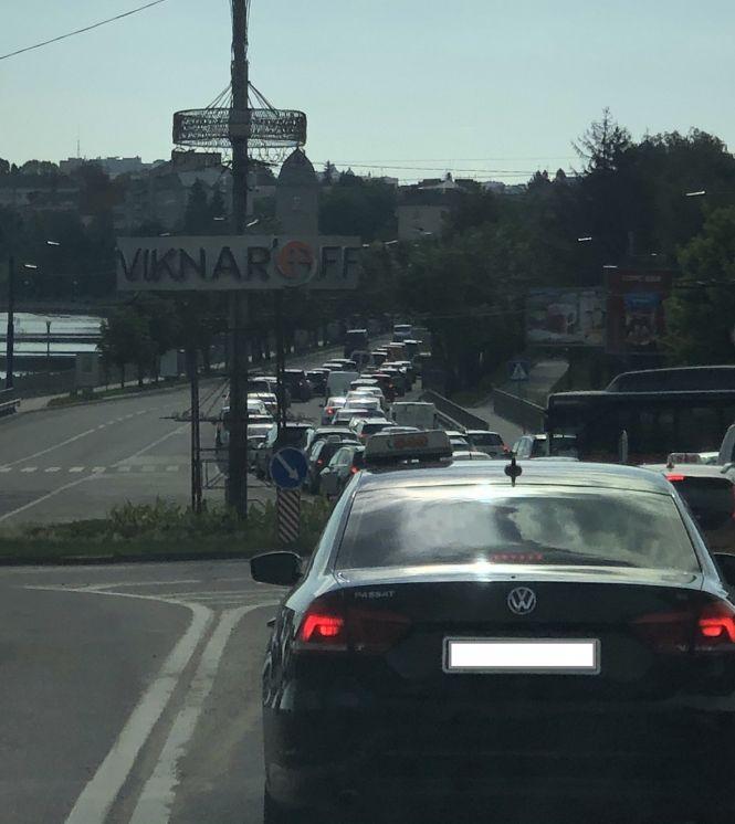 Новини Тернополя - фото з На Дамбі ДТП – легковик влетів в маршрутку. Обидві смуги з «Дружби» в Центр заблоковані На Дамбі ДТП – легковик влетів в маршрутку. Обидві смуги з «Дружби» в Центр заблоковані, фото №1 на сайті 20minut.ua