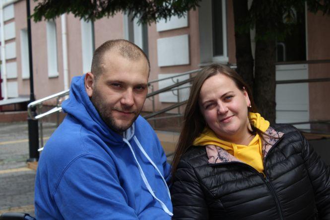 Новини Вінниці - фото з «Кому ви такі, крім одне одного, потрібні». Життя закоханої пари, що пересувається на візках «Кому ви такі, крім одне одного, потрібні». Життя закоханої пари, що пересувається на візках, фото №2 на сайті 20minut.ua