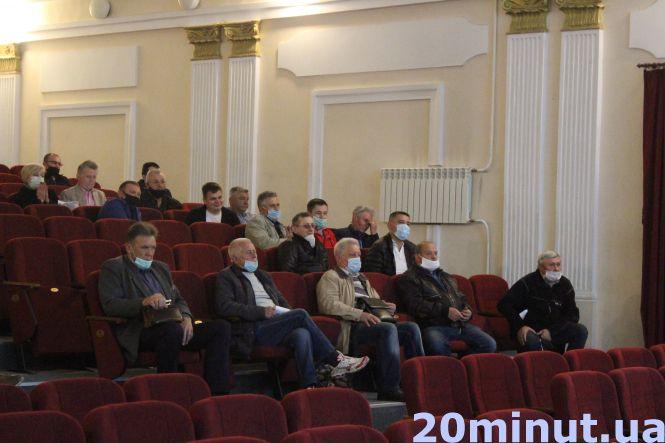 Новини Тернополя - фото з Директор, через якого звільнився майже весь колектив "Оркестру волі", знову "мітить" на посаду Директор, через якого звільнився майже весь колектив "Оркестру волі", знову "мітить" на посаду, фото №2 на сайті 20minut.ua