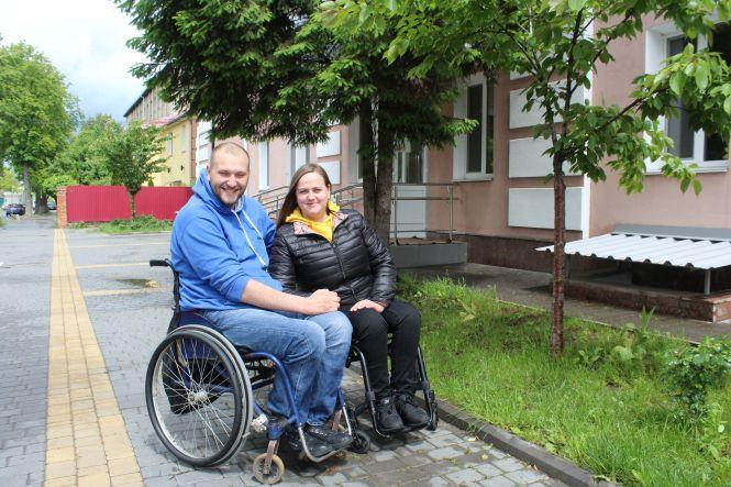 Новини Вінниці - фото з «Кому ви такі, крім одне одного, потрібні». Життя закоханої пари, що пересувається на візках «Кому ви такі, крім одне одного, потрібні». Життя закоханої пари, що пересувається на візках, фото №3 на сайті 20minut.ua