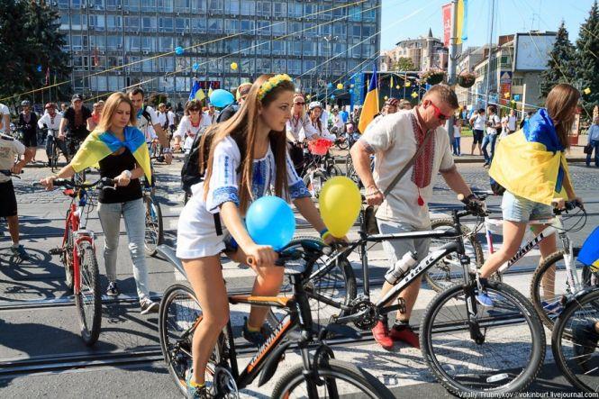 Закон не писаний. За якими ПДР їздять на велосипедах, самокатах і моноколесах, фото №1 на сайті 20minut.ua