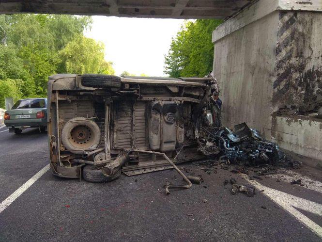 У Козятинському районі Renault в'їхав у міст та перекинувся, фото №4 на сайті 20minut.ua