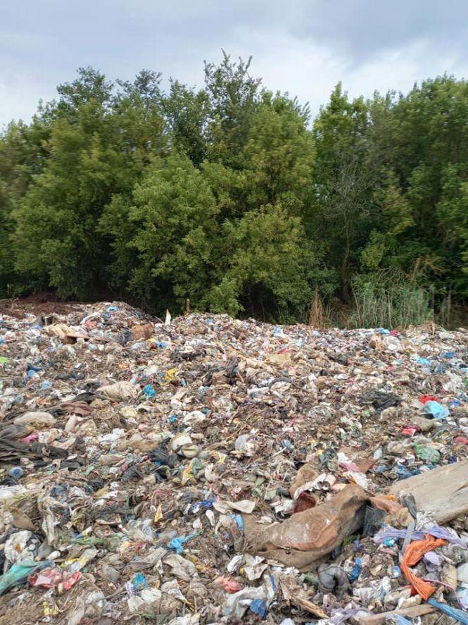 Новини Вінниці - фото з «Хотіли нагодувати львівським сміттям». У Демидівці мало не дійшло до самосуду «Хотіли нагодувати львівським сміттям». У Демидівці мало не дійшло до самосуду, фото №1 на сайті 20minut.ua