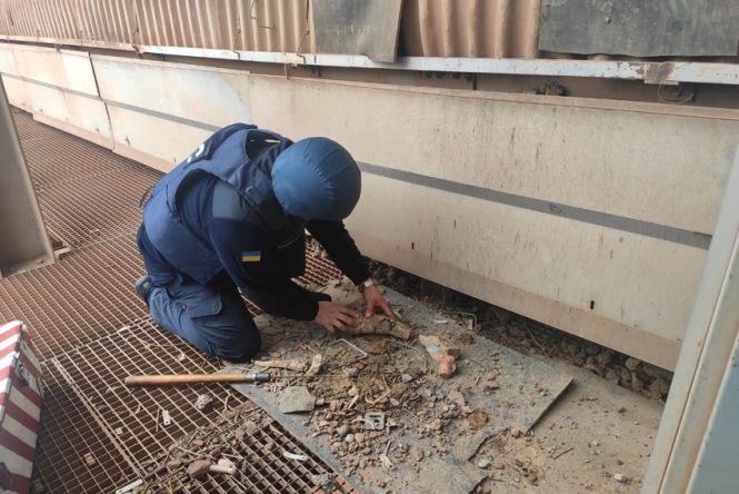 Новини Хмельницького - фото з На цементному заводі у Кам’янці ледь не вибухнув старий снаряд На цементному заводі у Кам’янці ледь не вибухнув старий снаряд, фото №2 на сайті vsim.ua