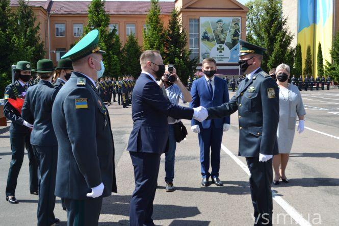 Новини Хмельницького - фото з Випуск курсантів прикордонної академії: як це було (ФОТО, ВІДЕО) Випуск курсантів прикордонної академії: як це було (ФОТО, ВІДЕО), фото №13 на сайті vsim.ua