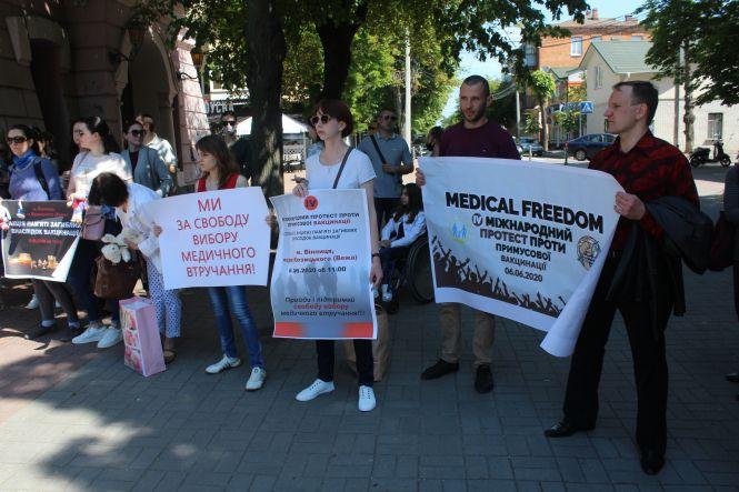 «Страшно, коли немає вибору: калічити дітей чи ні». Протестували проти примусової вакцинації, фото №1 на сайті 20minut.ua