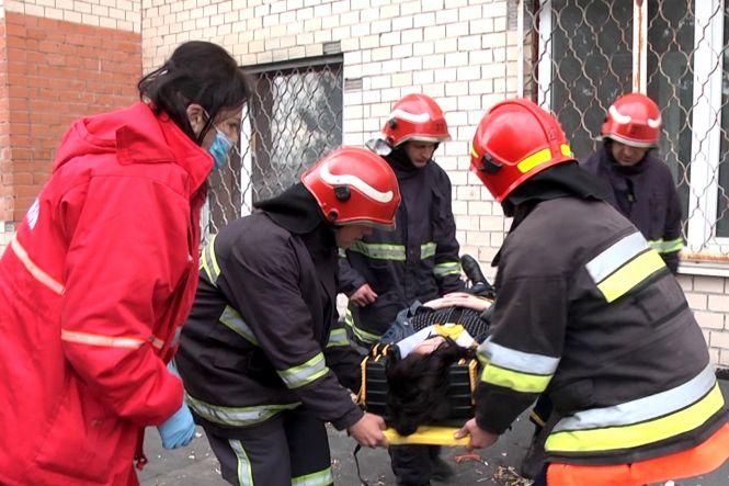 Новини Хмельницького - фото з У Хмельницькому з вікна другого поверху випала дівчина У Хмельницькому з вікна другого поверху випала дівчина, фото №1 на сайті vsim.ua