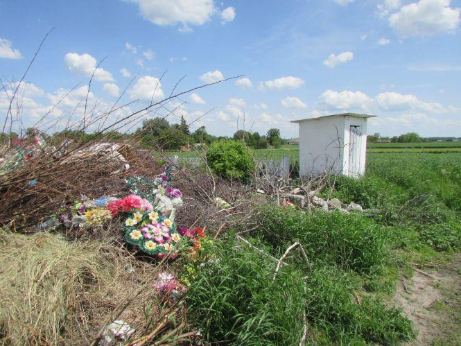 У Верболозах проводи заборонили, тільки не через невивезене з цвинтаря сміття, фото №3 на сайті 20minut.ua