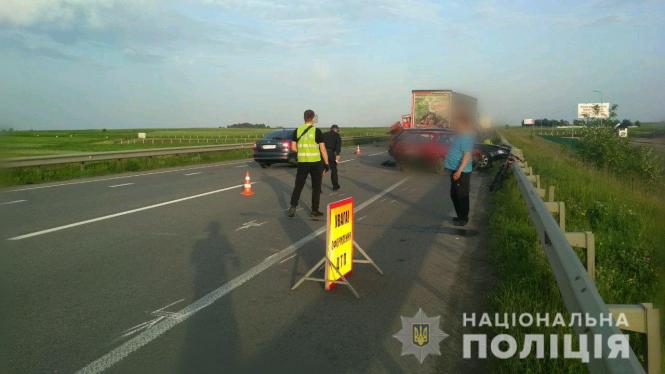 Новини Вінниці - фото з Біля Рівного вінничанин на вантажівці зніс три легковики: загинув хлопчик та троє дорослих Біля Рівного вінничанин на вантажівці зніс три легковики: загинув хлопчик та троє дорослих, фото №2 на сайті 20minut.ua