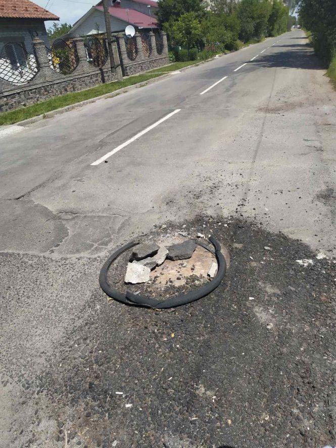 Козятин у фото: не скошена трава, аварійні люки та іриси, фото №5 на сайті 20minut.ua