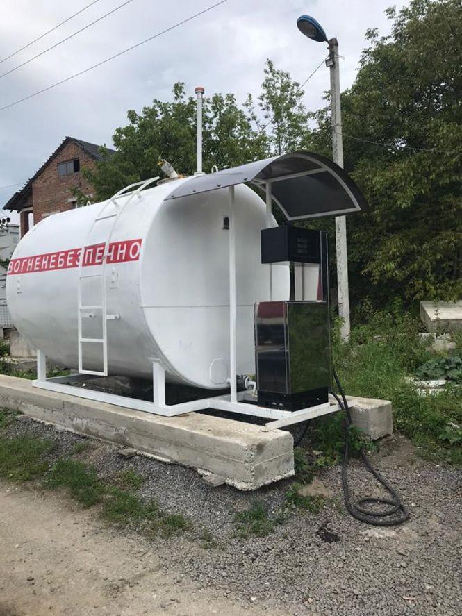 Новини Хмельницького - фото з У Хмельницькому виявили нелегальну АЗС з пальним на чверть мільйона гривень У Хмельницькому виявили нелегальну АЗС з пальним на чверть мільйона гривень, фото №1 на сайті vsim.ua