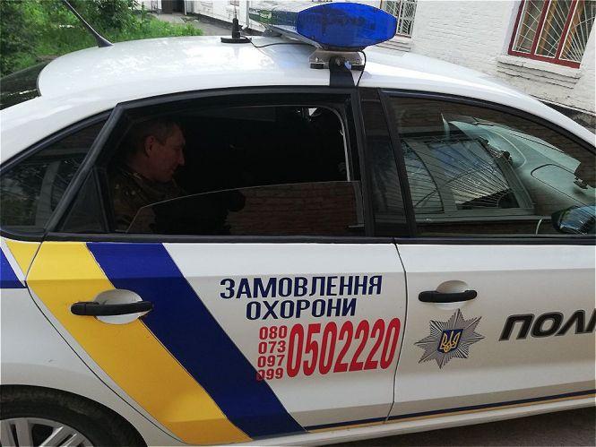 Новини Вінниці - фото з У Вінниці з ножем напали на водія тролейбусу, але поліцейські охорони оперативно затримали винуватців (Пресслужба Управління поліції охорони) У Вінниці з ножем напали на водія тролейбусу, але поліцейські охорони оперативно затримали винуватців (Пресслужба Управління поліції охорони), фото №4 на сайті 20minut.ua