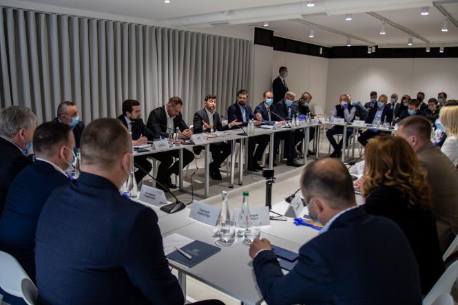 Новини Хмельницького - фото з Зізнання у коханні та “вульгарне” фото: деталі дводенного візиту Зеленського на Хмельниччину Хмельницкие бизнесмены массово жалуются президенту на