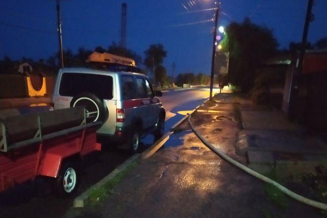 Повалені дерева та затоплені двори: наслідки негоди на Хмельниччині (ФОТО), фото №2 на сайті vsim.ua