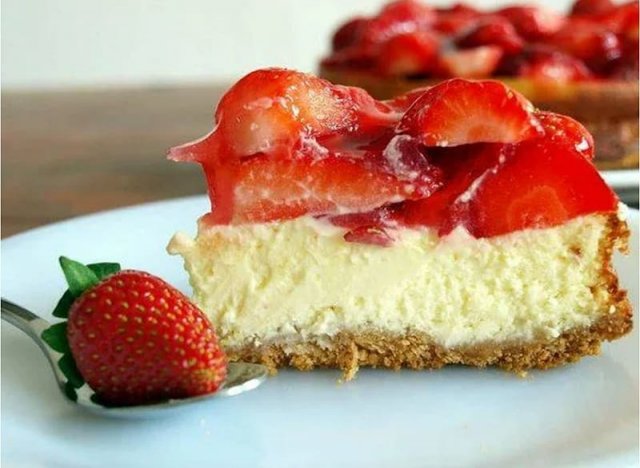 Рецепти з полуниці: як приготувати смачні полуничні десерти - фото 409464