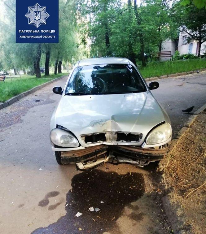 Новини Хмельницького - фото з На Свободи Daewoo позбивав дорожні знаки. Водій втік На Свободи Daewoo позбивав дорожні знаки. Водій втік, фото №2 на сайті vsim.ua