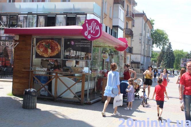 Новини Тернополя - фото з Сезон морозива - у розпалі. Тернополяни в чергах за смаколиками: яка ціна "кульок" та як їх вибрати Сезон морозива - у розпалі. Тернополяни в чергах за смаколиками: яка ціна "кульок" та як їх вибрати, фото №1 на сайті 20minut.ua