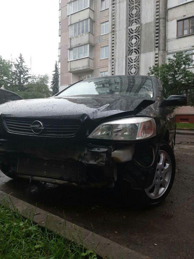 Новини Тернополя - фото з На 15 Квітня аварія: зіштовхнулись три автівки. Один з водіїв намагався втекти з місця події На 15 Квітня аварія: зіштовхнулись три автівки. Один з водіїв намагався втекти з місця події, фото №1 на сайті 20minut.ua