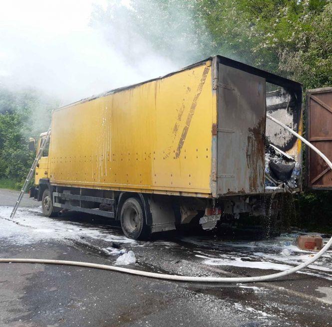 Новини Тернополя - фото з На Тернопільщині спалахнула вантажівка з продуктами (ФОТО) На Тернопільщині спалахнула вантажівка з продуктами (ФОТО), фото №1 на сайті 20minut.ua