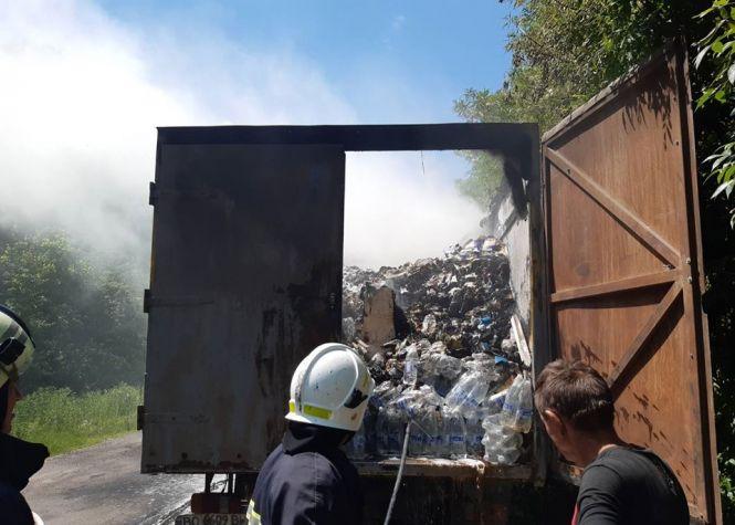 Новини Тернополя - фото з На Тернопільщині спалахнула вантажівка з продуктами (ФОТО) На Тернопільщині спалахнула вантажівка з продуктами (ФОТО), фото №2 на сайті 20minut.ua