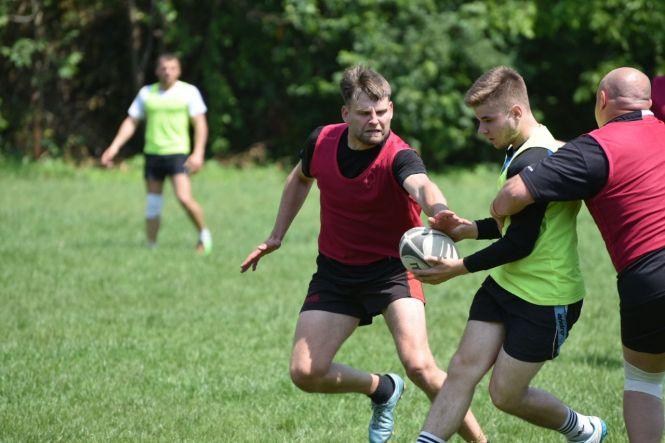 На полі одночасно дорослі та діти: у Тернополі провели унікальні змагання з тач-регбі, фото №2 на сайті 20minut.ua