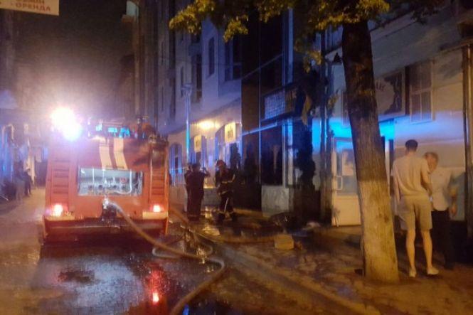 Пожежа у відомому закладі Тернополя. Довелось евакуювати людей (ФОТО), фото №3 на сайті 20minut.ua